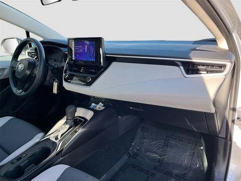 Used 2025 Toyota Corolla LE image 27