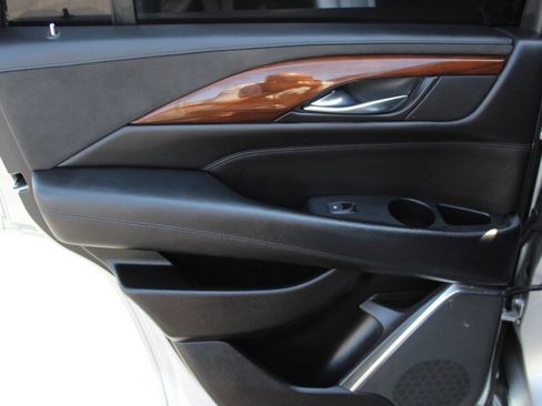 Used 2017 Cadillac Escalade Luxury image 19
