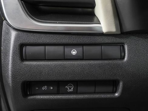 Used 2023 Nissan Rogue SV image 25