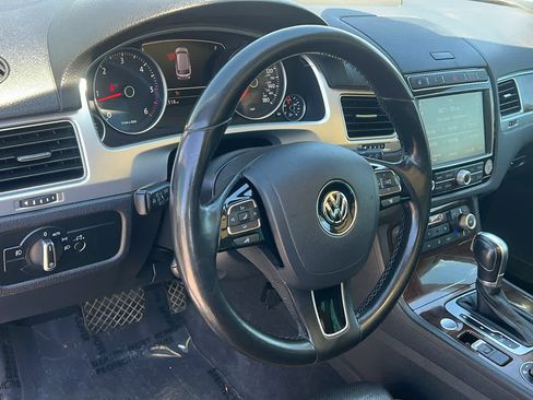 Used 2016 Volkswagen Touareg TDI AWD/4WD image 10