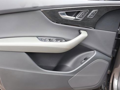 Used 2019 Audi Q8 Premium image 10