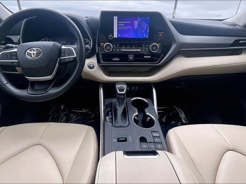 Used 2023 Toyota Highlander XLE image 19