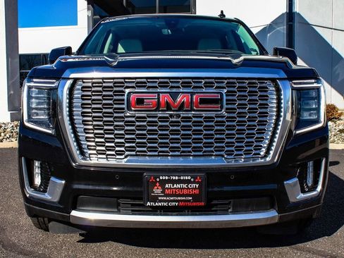 Used 2022 GMC Yukon Denali w/ Denali Premium Package image 2