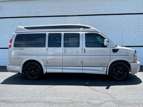 Used 2022 GMC Savana 2500 w/ Enhanced Convenience Package RWD image 6