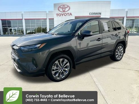 Used 2023 Toyota RAV4 XLE Premium image 4