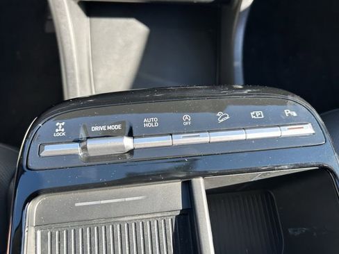 Used 2025 Hyundai Tucson Limited AWD/4WD image 16
