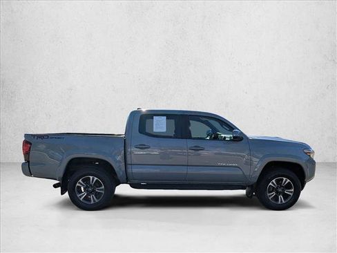 Used 2018 Toyota Tacoma TRD Sport image 5