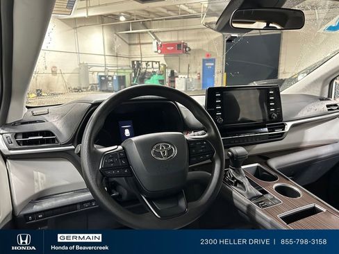 Used 2022 Toyota Sienna LE FWD image 15