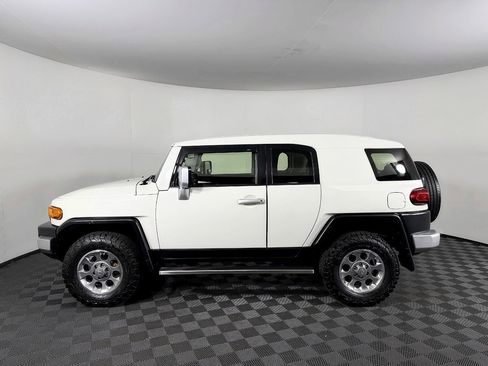 Used 2013 Toyota FJ Cruiser 4WD image 18