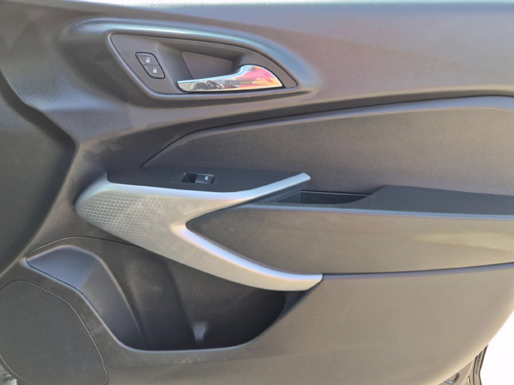 Used 2025 Chevrolet Trax LS FWD image 32