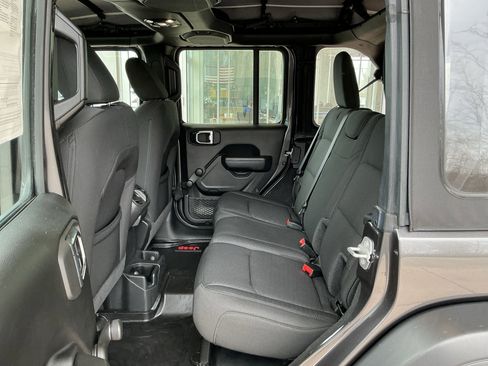 Used 2022 Jeep Wrangler Unlimited Sport image 18