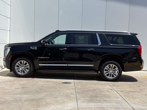 Used 2025 GMC Yukon XL Denali AWD/4WD image 4