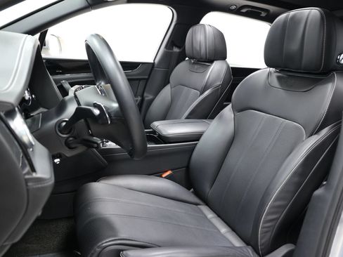Used 2018 Bentley Bentayga Onyx Edition AWD/4WD image 19