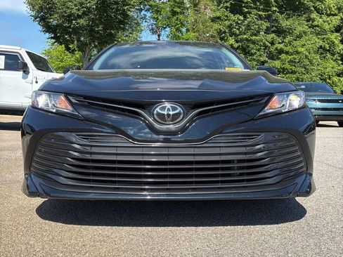Used 2018 Toyota Camry LE FWD image 3