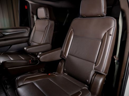 Used 2021 GMC Yukon XL Denali w/ Denali Ultimate Package image 23