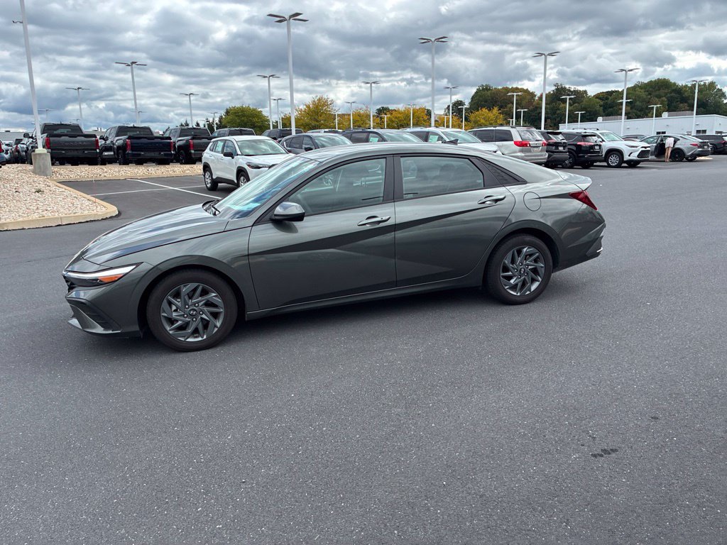 Used 2024 Hyundai Elantra SEL FWD image 15