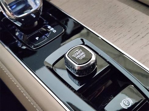 New 2026 Volvo XC90 B6 Plus w/ Protection Package Premier image 21