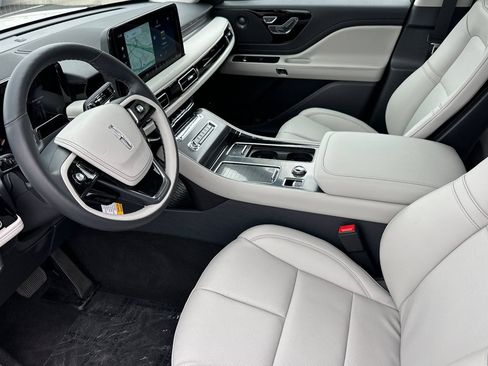 New 2026 Lincoln Aviator 2WD image 9