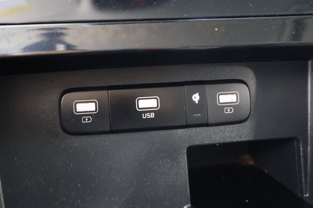 Used 2023 Kia Carnival EX FWD image 29
