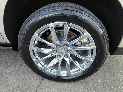 Used 2023 Cadillac Escalade Premium Luxury Platinum w/ LPO, Radiant Package AWD/4WD image 9