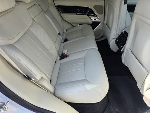 Used 2024 Land Rover Range Rover SE AWD/4WD image 5