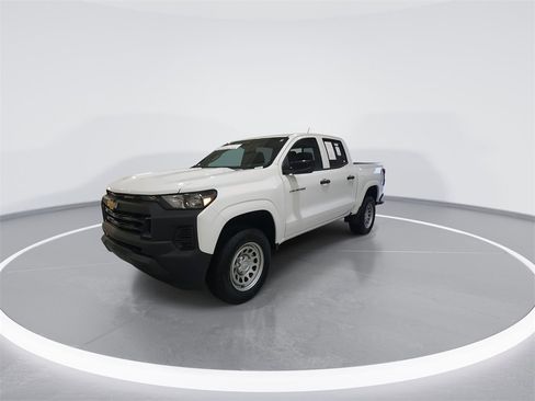 Used 2024 Chevrolet Colorado W/T w/ Safety Package image 4