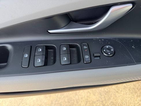 New 2026 Hyundai Elantra Limited FWD image 18