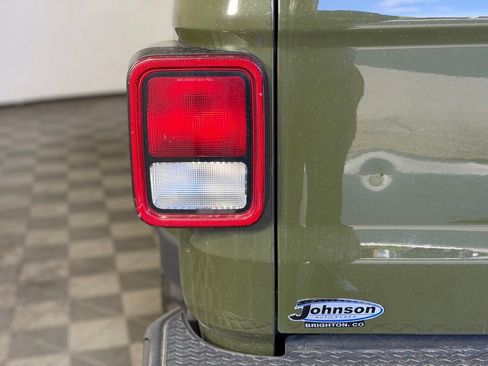 Used 2023 Jeep Gladiator Sport AWD/4WD image 13