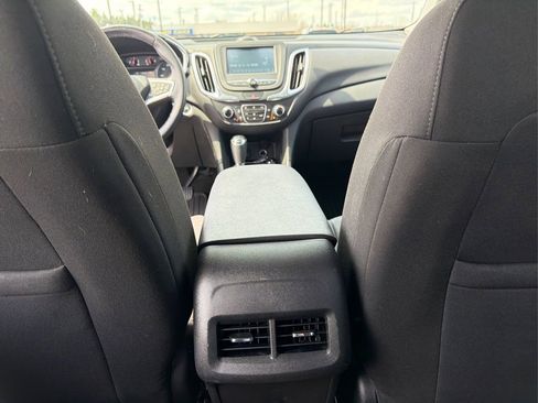 Used 2018 Chevrolet Equinox LT AWD/4WD image 18