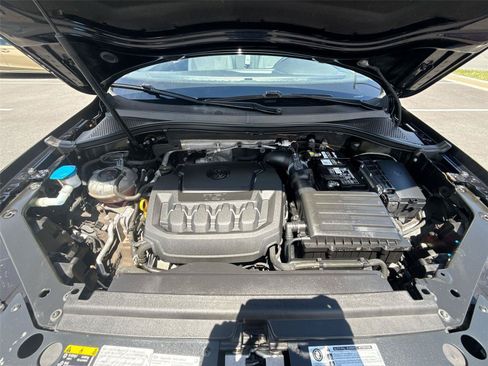 Used 2018 Volkswagen Tiguan SEL AWD/4WD image 41
