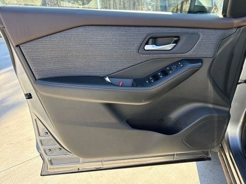 Used 2022 Nissan Rogue SV image 14