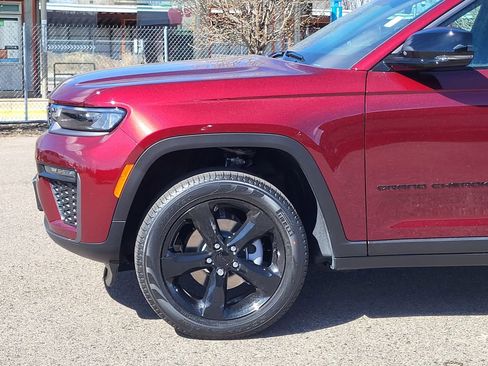 New 2026 Jeep Grand Cherokee Limited w/ Limited Altitude Package image 9