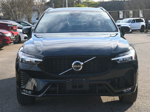 Used 2025 Volvo XC60 B5 Plus image 3