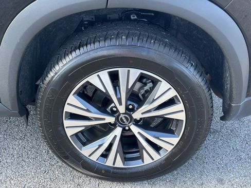 Used 2023 Nissan Rogue SV image 14