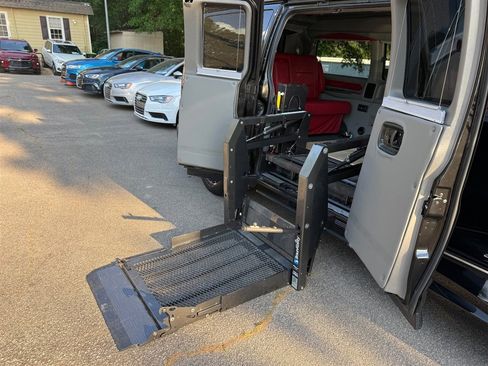 Used 2018 GMC Savana 2500 w/ Enhanced Convenience Package RWD image 39