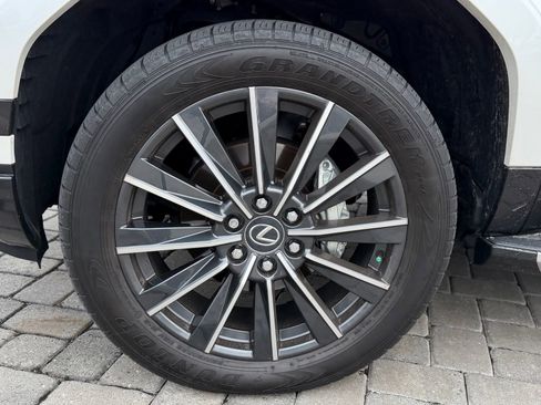 Used 2024 Lexus GX 550 image 13