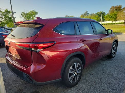 Used 2023 Toyota Highlander XLE image 14