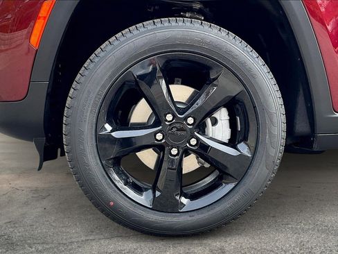 New 2025 Jeep Grand Cherokee Limited image 12