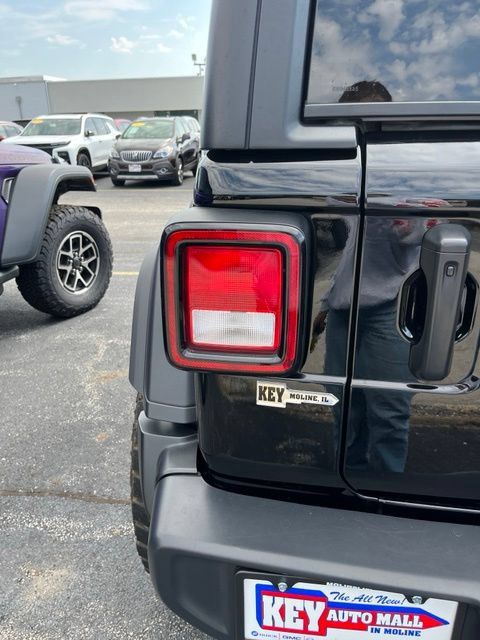 Used 2022 Jeep Wrangler Rubicon w/ Cold Weather Group AWD/4WD image 6
