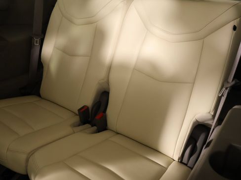Used 2022 Cadillac XT6 Premium Luxury w/ LPO, Floor Liner Package AWD/4WD image 14