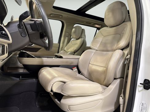 Used 2020 Lincoln Navigator Reserve w/ Luxury Package RWD image 9