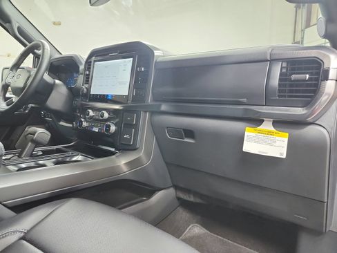 Used 2025 Ford F150 Lariat AWD/4WD image 46