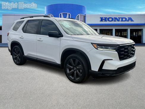 Certified 2023 Honda Pilot Sport image 9