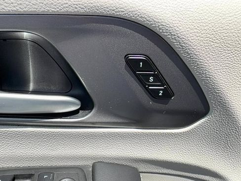 Certified 2024 Chrysler Pacifica Touring-L FWD image 16