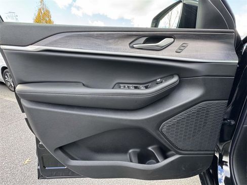 New 2025 Jeep Grand Cherokee Limited w/ Luxury Tech Group II image 26