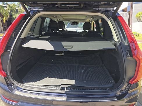 Used 2017 Volvo XC90 T5 Momentum w/ Vision Package FWD image 13