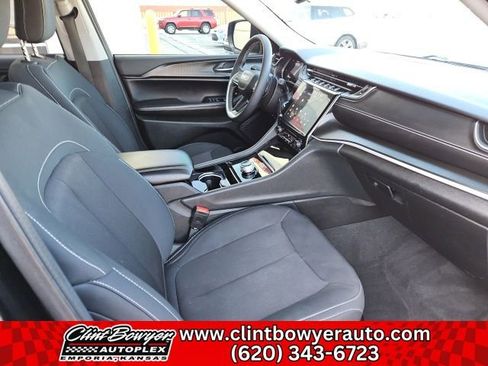 Used 2023 Jeep Grand Cherokee L Laredo image 27