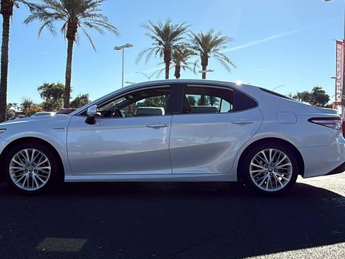 Used 2020 Toyota Camry XLE image 4