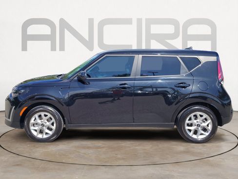 Used 2023 Kia Soul LX w/ LX Technology Package FWD image 11