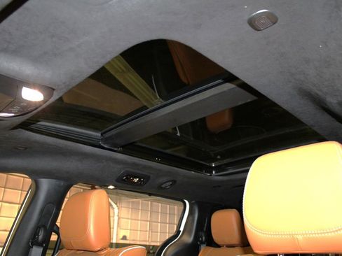 Used 2023 Chrysler Pacifica Pinnacle image 22